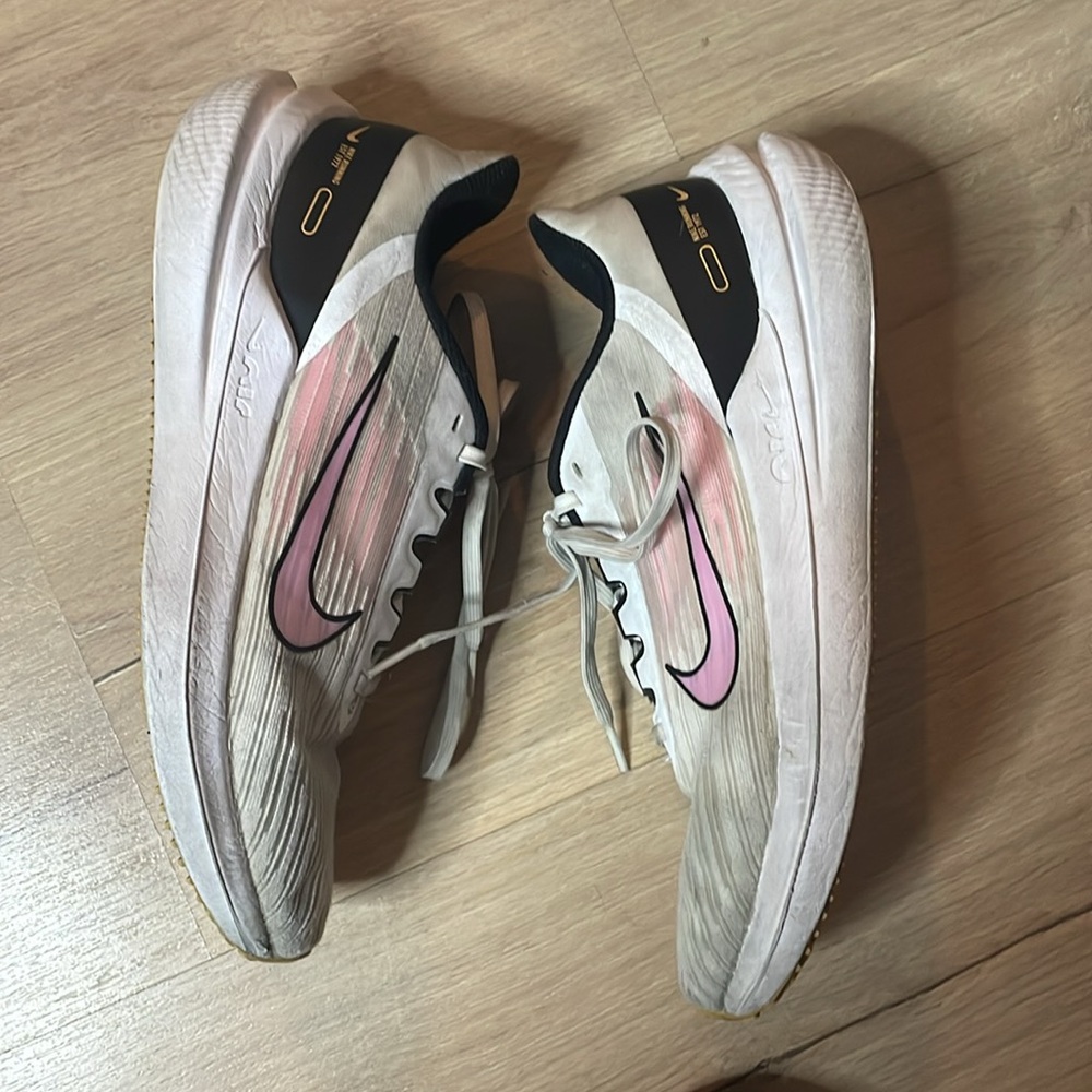 Nike Women's Air Winflo 9 'White Pink Spell' Running Shoes Size 8.5. Good tread! - Picture 7 of 8